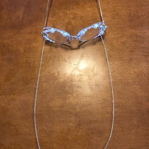 Pearl & flower embellished chain sunglasses